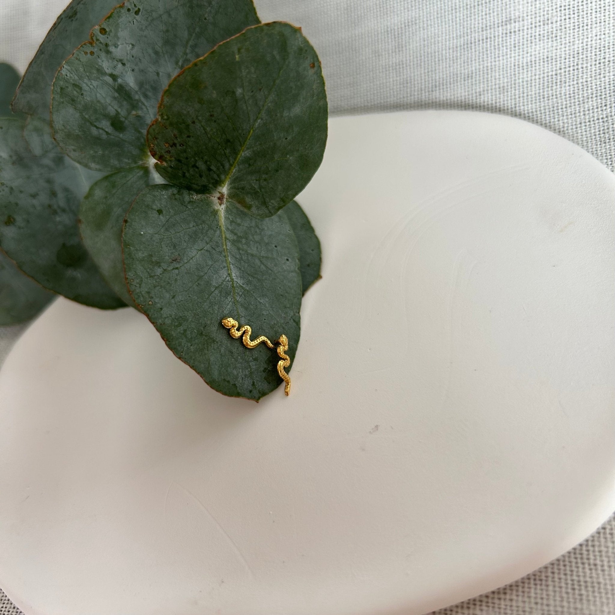 Pendientes mini serpiente Gold - El jardín de las joyas