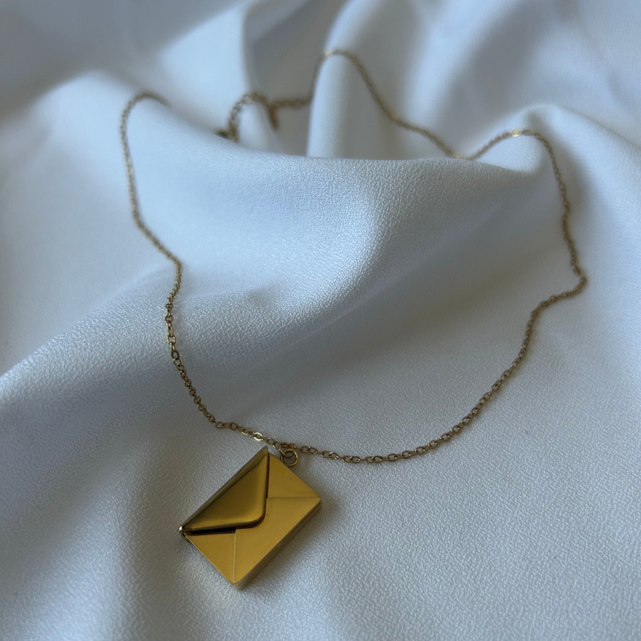 Collar Sobre con mensaje; te quiero mama Gold - El jardín de las joyas