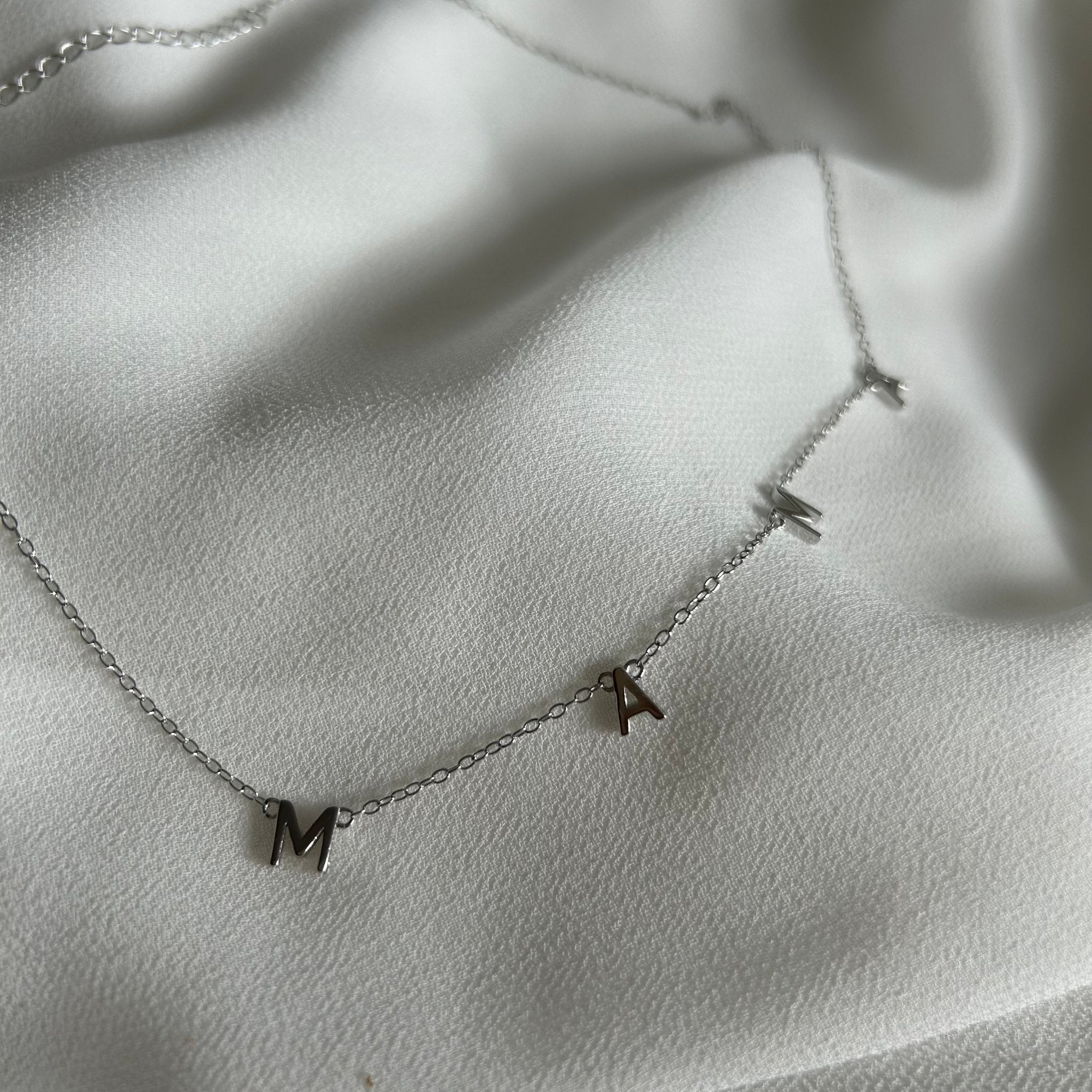 Collar mama mayúsculas Silver - El jardín de las joyas