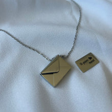 Load image into Gallery viewer, Collar Sobre con mensaje; te quiero mama Silver - El jardín de las joyas