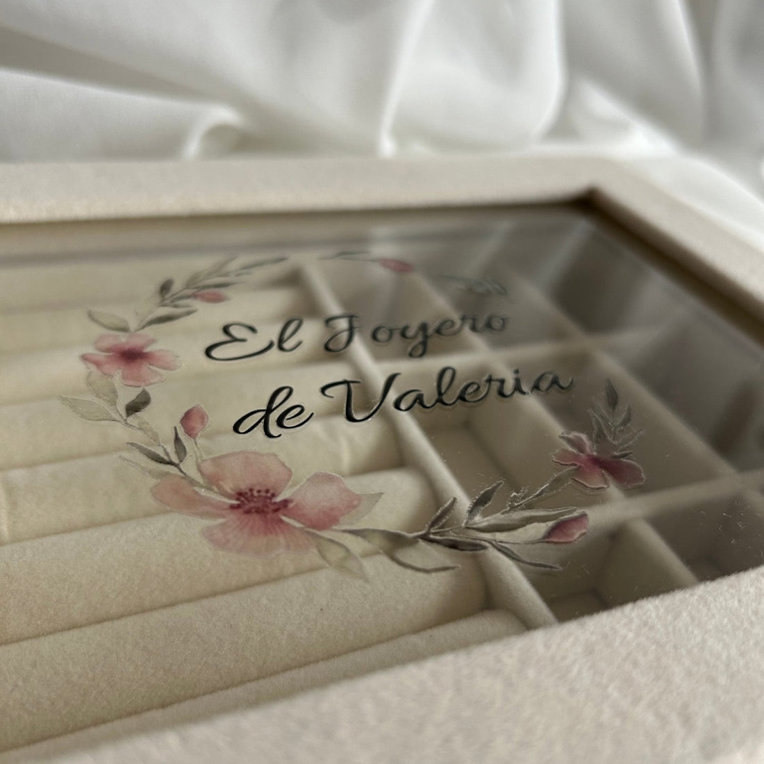 Joyero Irís Beige Personalizado - El jardín de las joyas