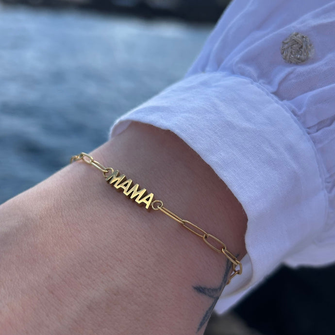 PULSERA “Mamá” mayúscula – Edición Especial Día de la Madre - El jardín de las joyas