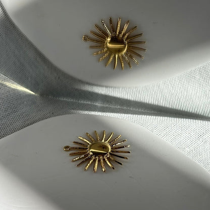 Charm Sol Gold - El jardín de las joyas