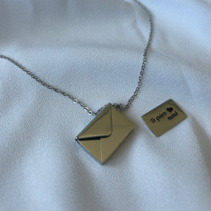 Collar Sobre con mensaje; te quiero mama Silver - El jardín de las joyas