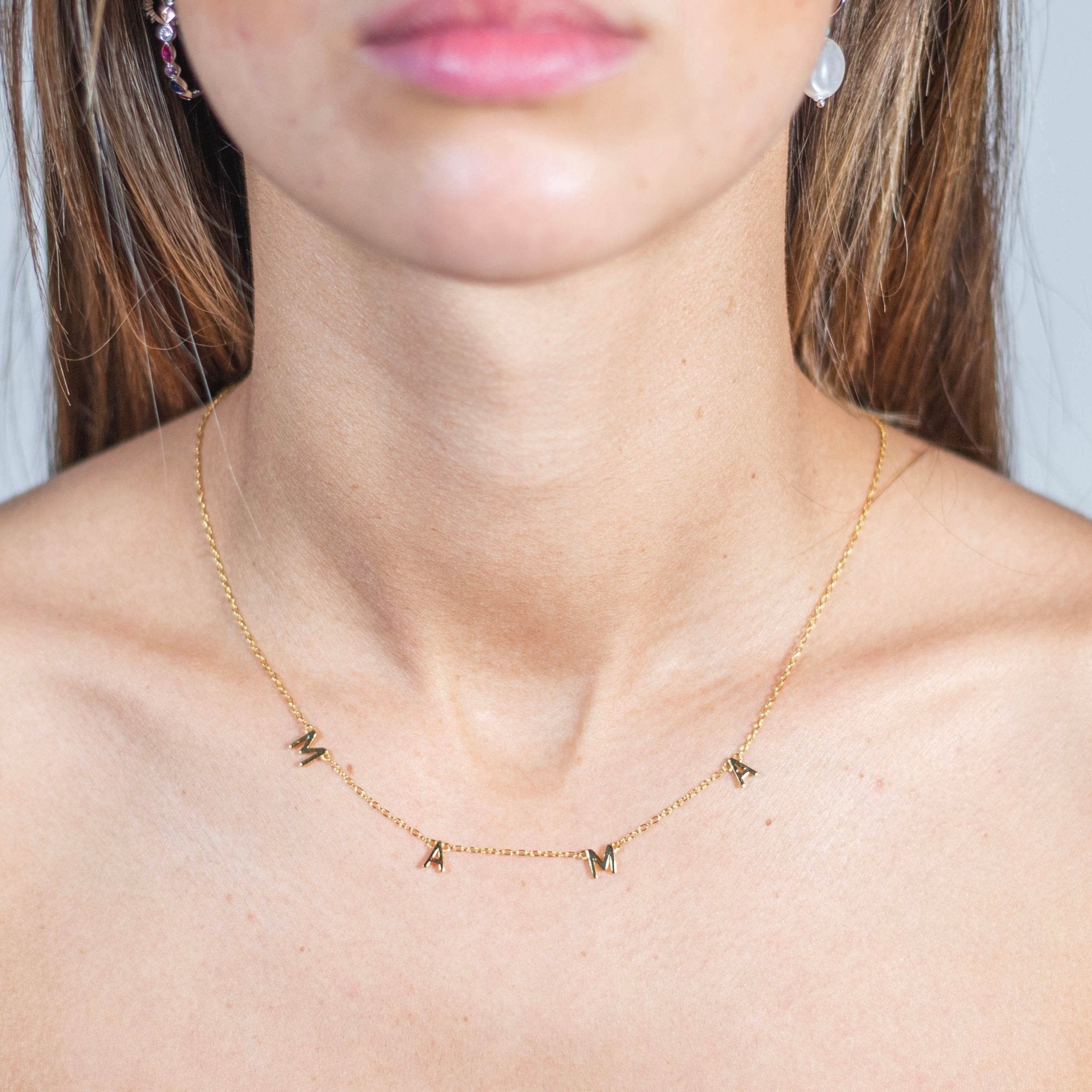 Collar mama mayúsculas Gold - El jardín de las joyas